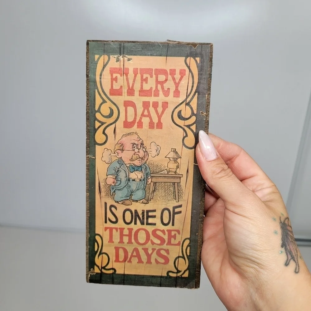 Vintage Everyday is One‎ of Those Days Wood Wall Plaque